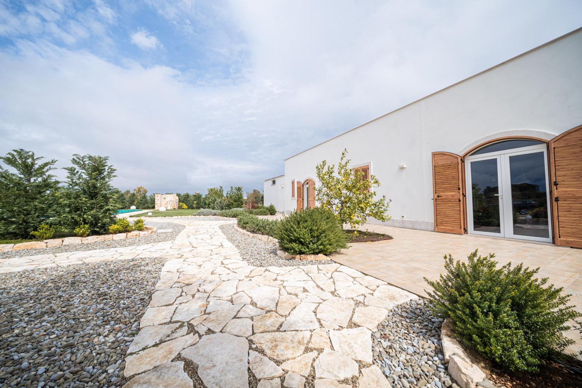 Private Pool & Parking Donna Lina Villa Conversano Bagian luar foto