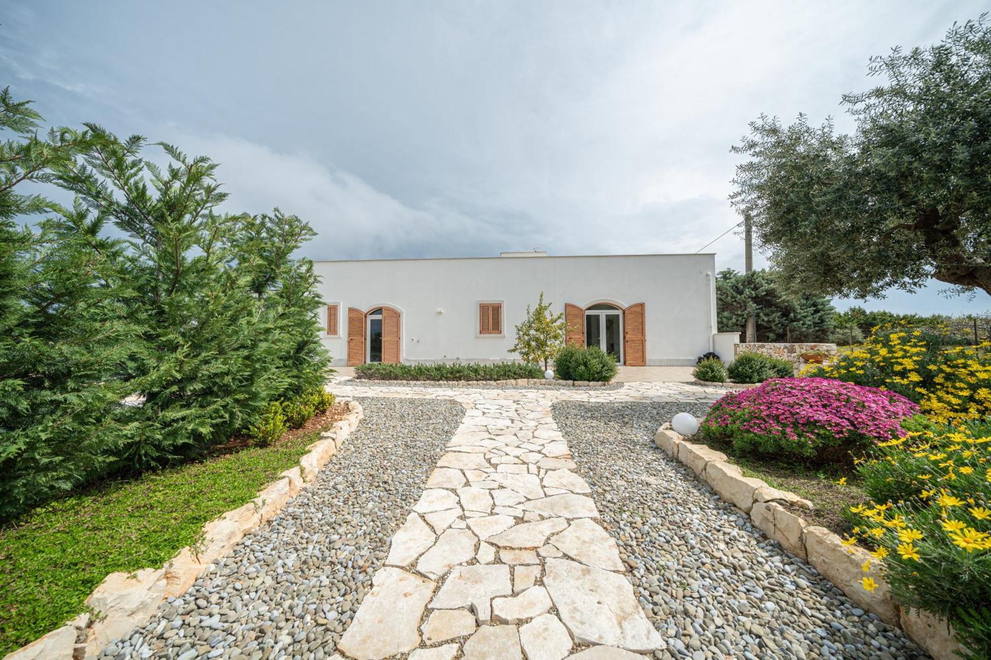 Private Pool & Parking Donna Lina Villa Conversano Bagian luar foto